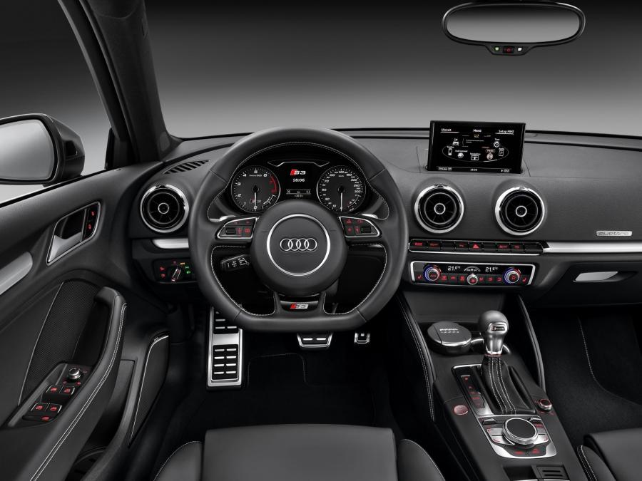 Торпедо Audi S3 Sportback (8V) 2013 года  (WW) (фото 14 из 35)